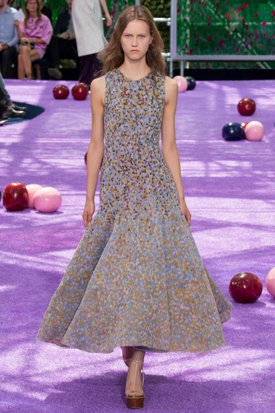 Look 15